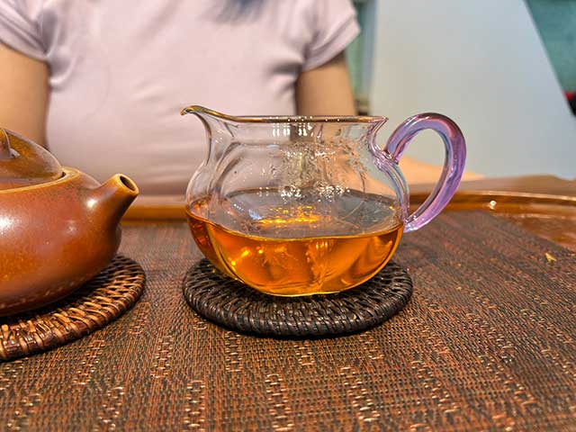 图为老昆明茶厂90年代7542青饼