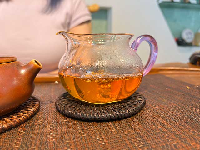 图为老昆明茶厂90年代7542青饼