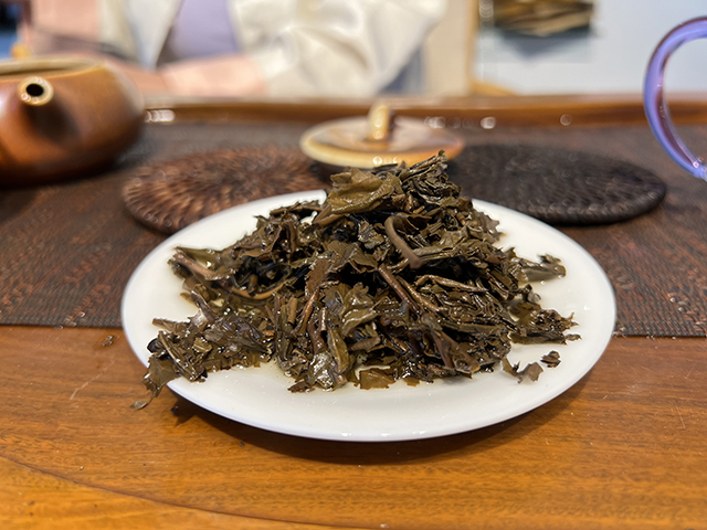 图为老昆明茶厂90年代7542青饼