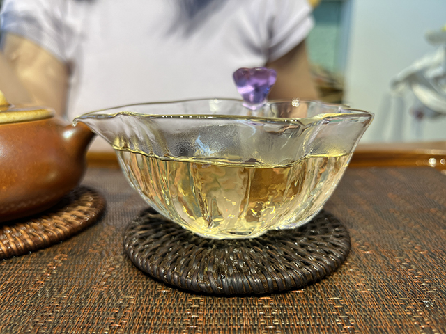 图为2003年商检版310批7542青饼