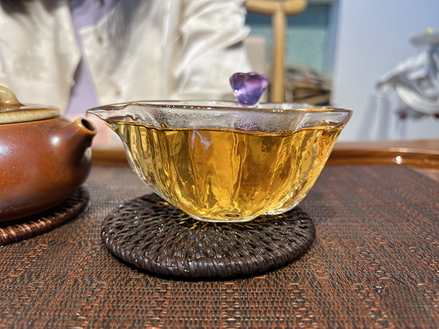 图为2003年商检版310批7542青饼