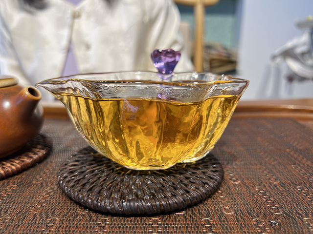 图为2003年商检版310批7542青饼