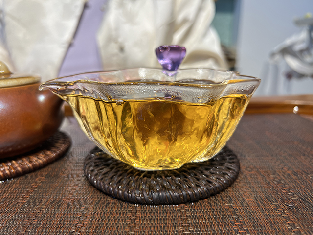 图为2003年商检版310批7542青饼