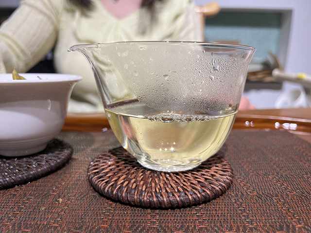 图为2026年困鹿山细叶古树茶样品