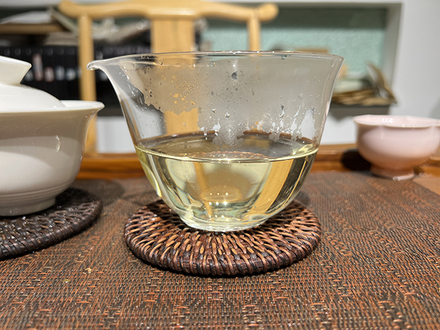 图为2026年困鹿山细叶古树茶样品