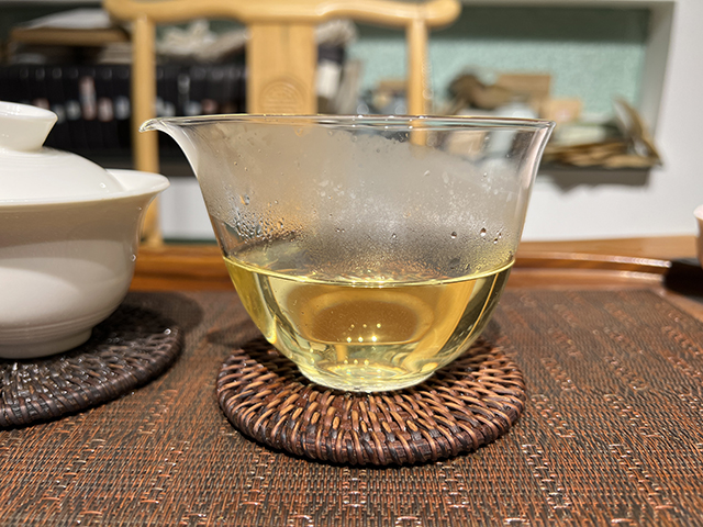 图为2026年困鹿山细叶古树茶样品