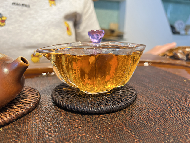 图为1999年甲级易武大绿印青饼