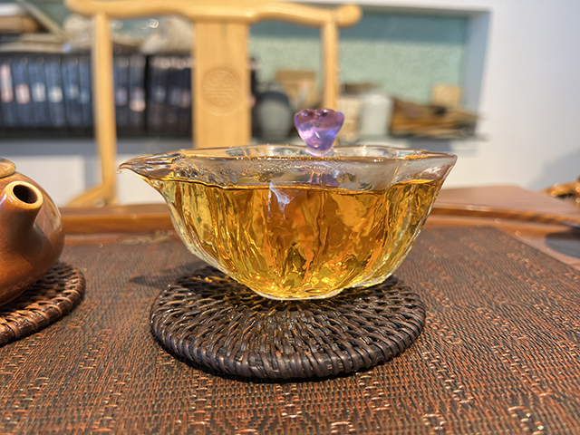 图为1999年甲级易武大绿印青饼