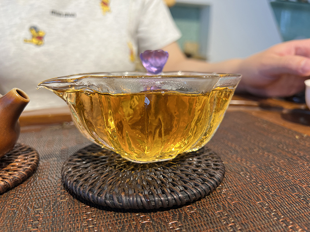 图为1999年甲级易武大绿印青饼