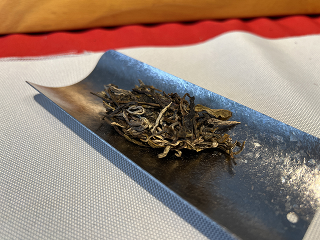 图为蓝版2022摆尾箐古树茶小饼