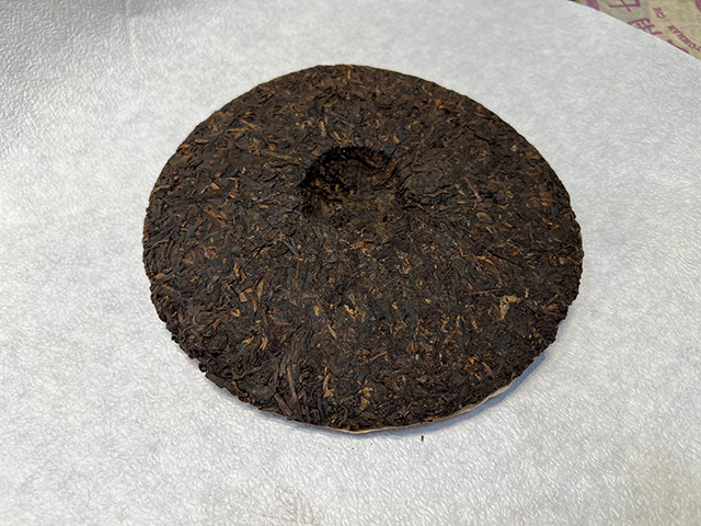 图为2004年玫瑰大益金丝带熟茶