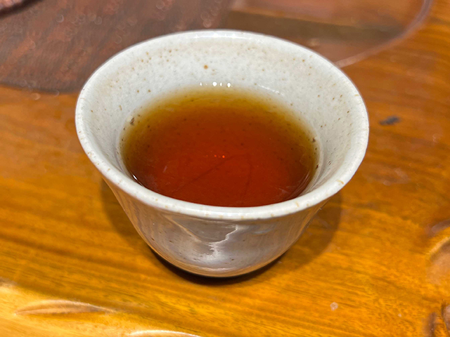 图为鸿泰昌1977年远年七子饼茶青饼