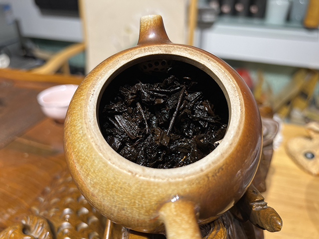 图为鸿泰昌1977年远年七子饼茶青饼