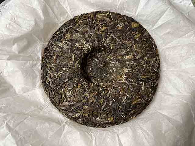 图为2021年摆尾箐古树茶小饼