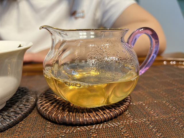 图为2021年摆尾箐古树茶小饼