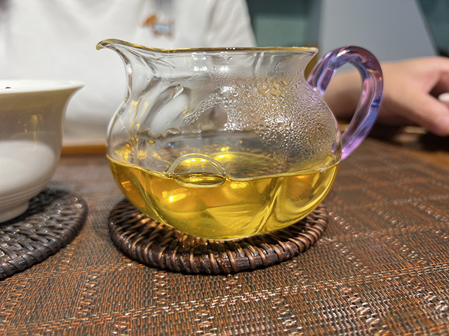 图为2021年摆尾箐古树茶小饼