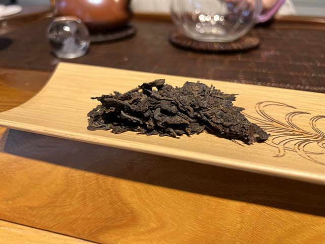 图为勐海茶厂80年代黄印青饼