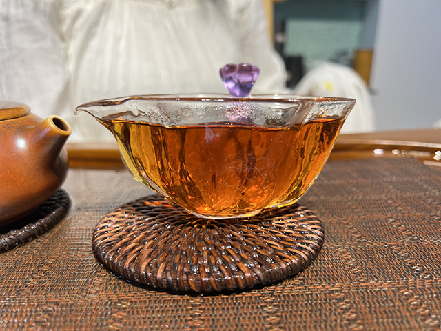 图为勐海茶厂80年代黄印青饼