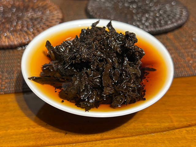 图为土林牌1994年凤凰熟沱
