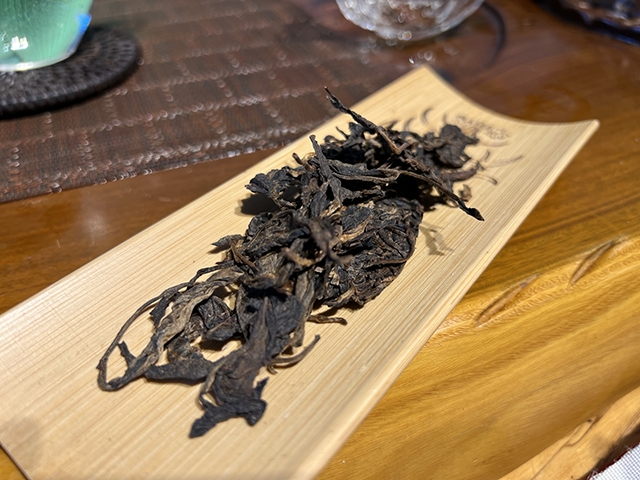 图为茗普号2002年易武古树青饼125克饼