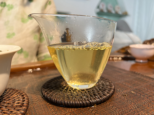 图为2026年邦东草籽地古树茶散料