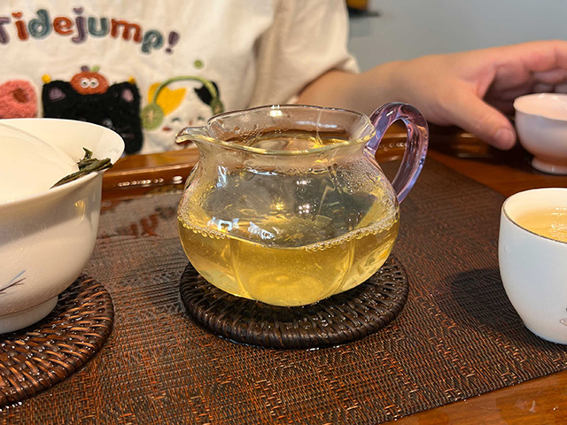 图为2026年邦东草籽地古树茶散料