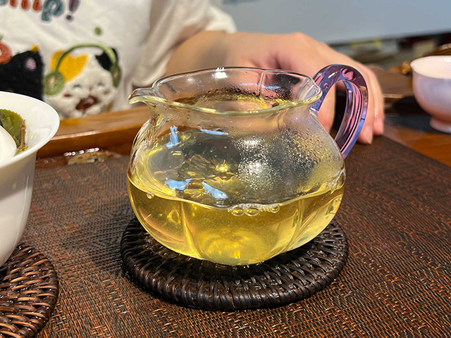 图为2026年邦东草籽地古树茶散料