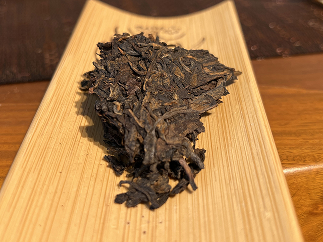 图为郎河2000年六山特制青饼