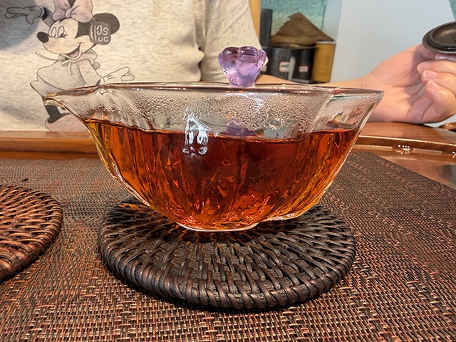 图为1998年黄印7572熟茶