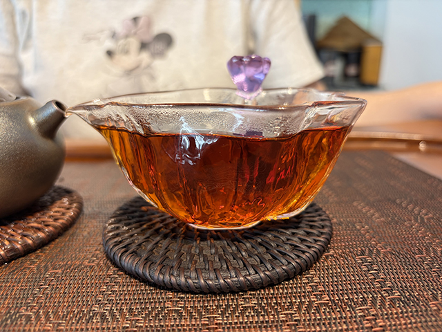 图为1998年黄印7572熟茶