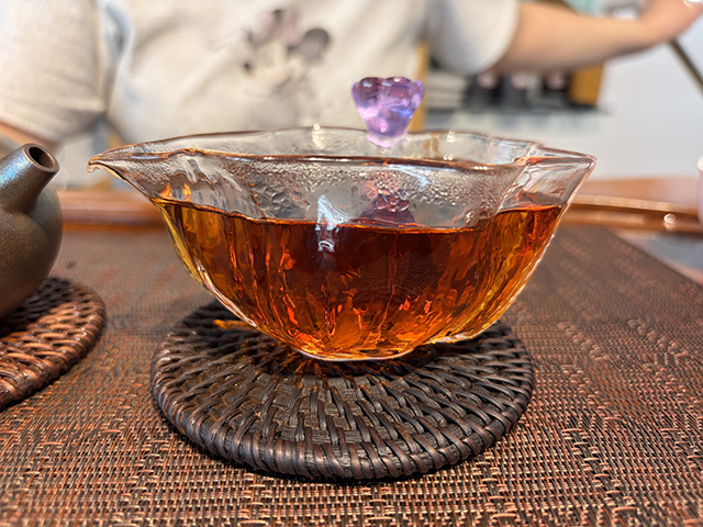 图为1998年黄印7572熟茶