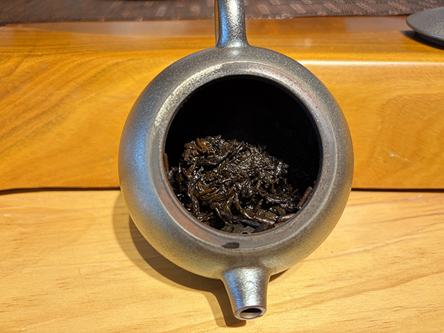 图为1998年黄印7572熟茶
