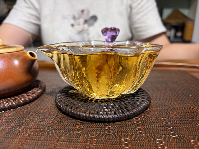 图为2002年班章青饼散块