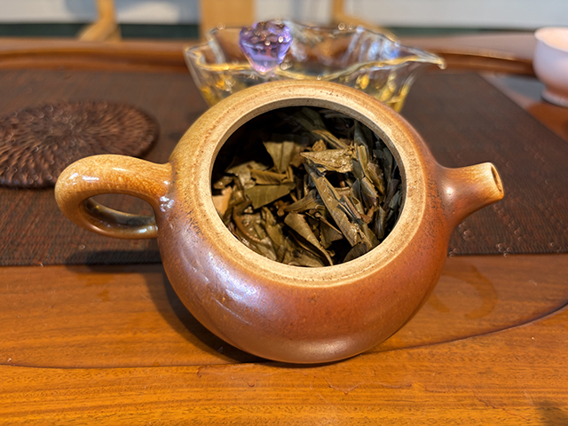 图为私藏茶红印2016薄荷塘古树青饼品鉴