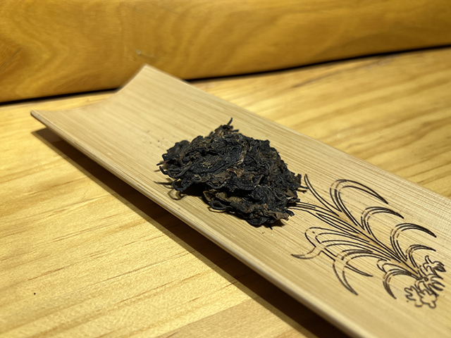 图为2007年老海塘古树茶茶山仓