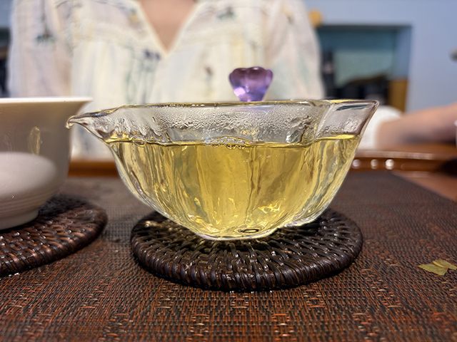 图为2026年邦东草籽地古树茶散料