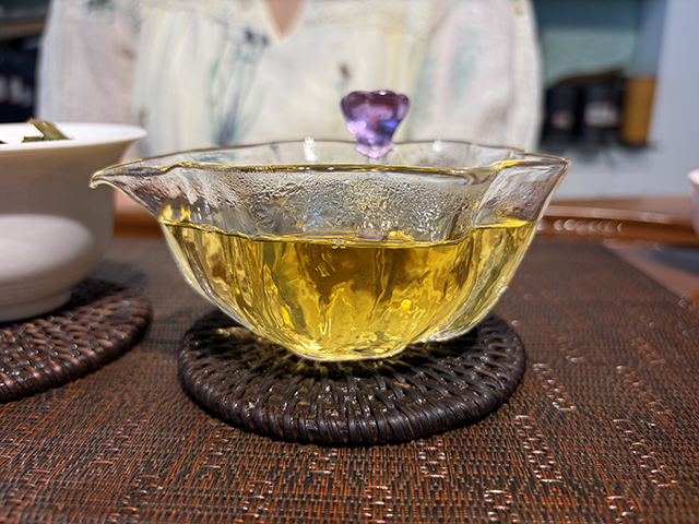 图为2026年邦东草籽地古树茶散料