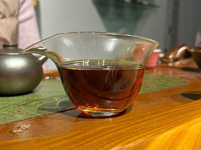 图为春城茶厂1989年福饼铁饼熟茶