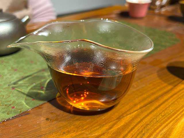 图为春城茶厂1989年福饼铁饼熟茶