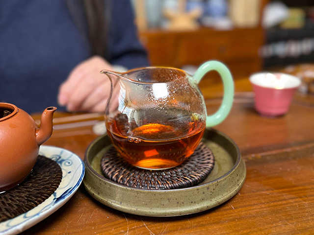 图为1986年紫天普洱茶砖300克