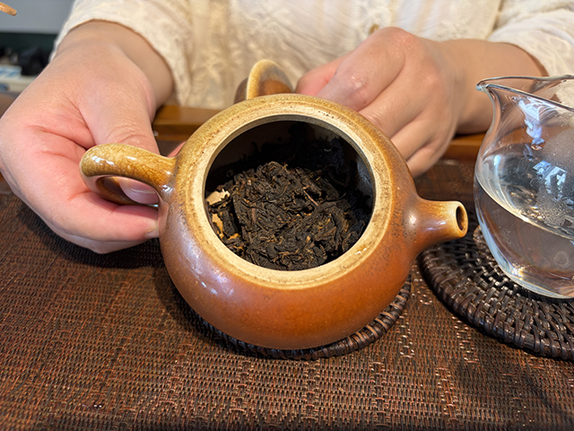 图为80年代末期紫天普洱茶砖300克