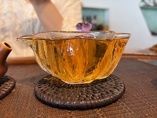 图为80年代末期紫天普洱茶砖300克