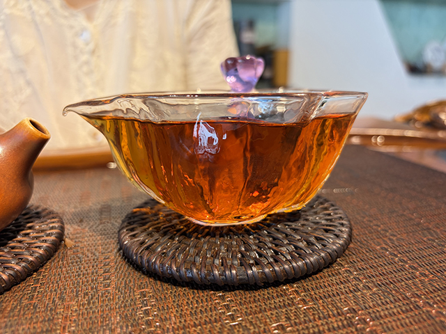 图为80年代末期紫天普洱茶砖300克