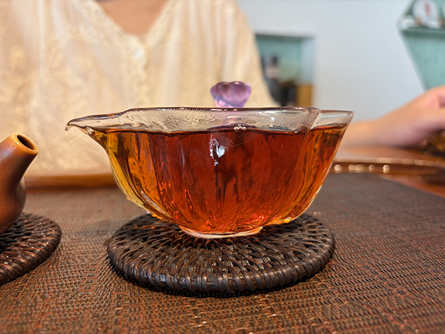 图为80年代末期紫天普洱茶砖300克