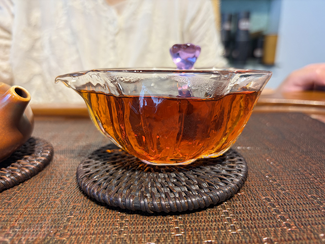 图为80年代末期紫天普洱茶砖300克