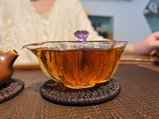 图为80年代末期紫天普洱茶砖300克