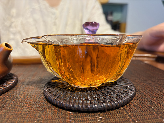 图为80年代末期紫天普洱茶砖300克