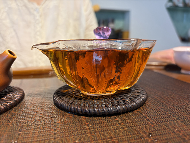图为80年代末期紫天普洱茶砖300克