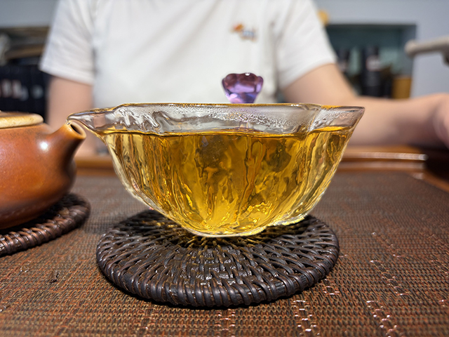 图为2002年班章青饼散块