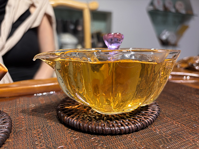 勐海茶厂2000年苹果绿青饼